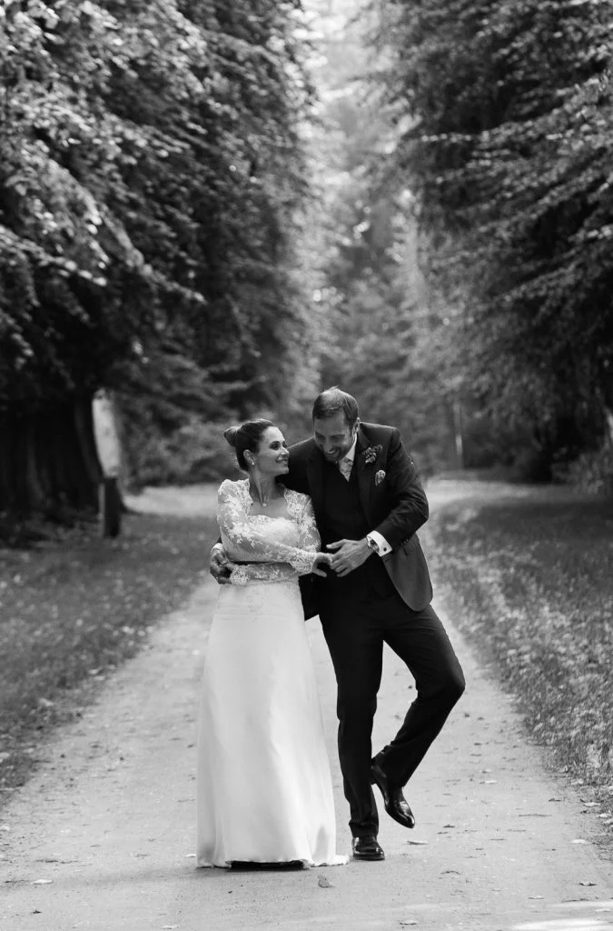 Hochzeitstanz im Park vom Schloß Weissenhaus Grand Village Resort am Weisssenhäuser Strand an der Ostsee beim Hochzeitsfotograf Hamburg