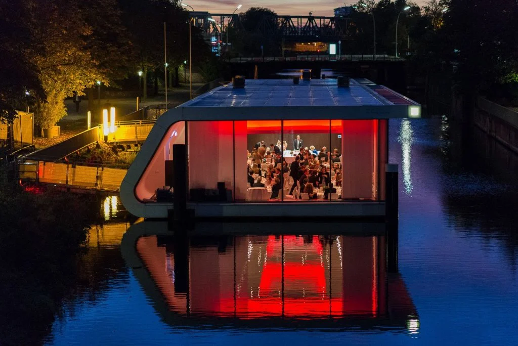 Hochzeitsdinner im Restaurant Kai 10 auf dem Mittelkanal in Hammerbrook. Die Hochzeitsbilder vom Hochzeitsfotograf Hamburg