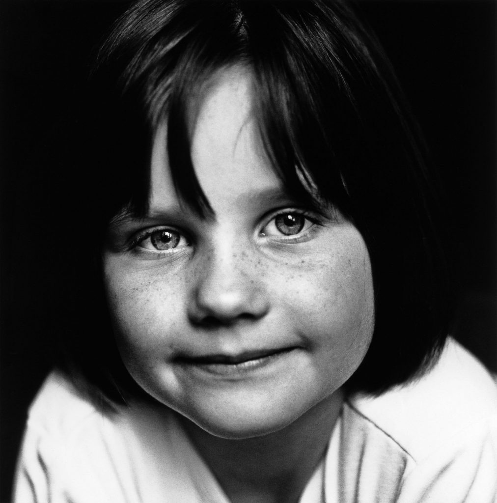 Close-up vom Kindergesicht bei der Familienfotografie und Kinderfotografie mit Tageslicht in Hamburg