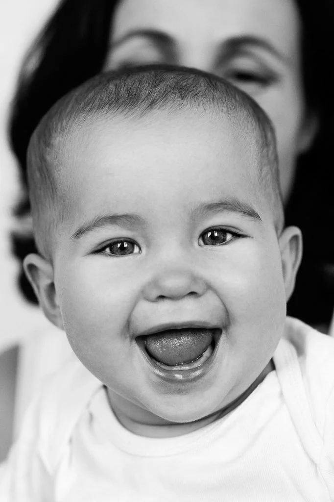 Close-up vom lachenden Babygesicht beim Baby Fotoshooting in Hamburg Eimsbüttel