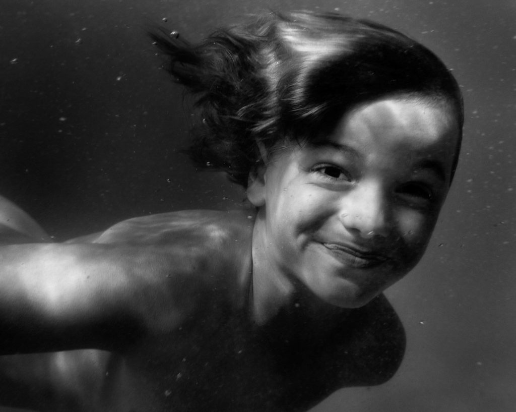 Kinderfotografie im Wasser, Kinderschwimmen und Kindertauchen in der Ostsee mit Unterwasserfotografie