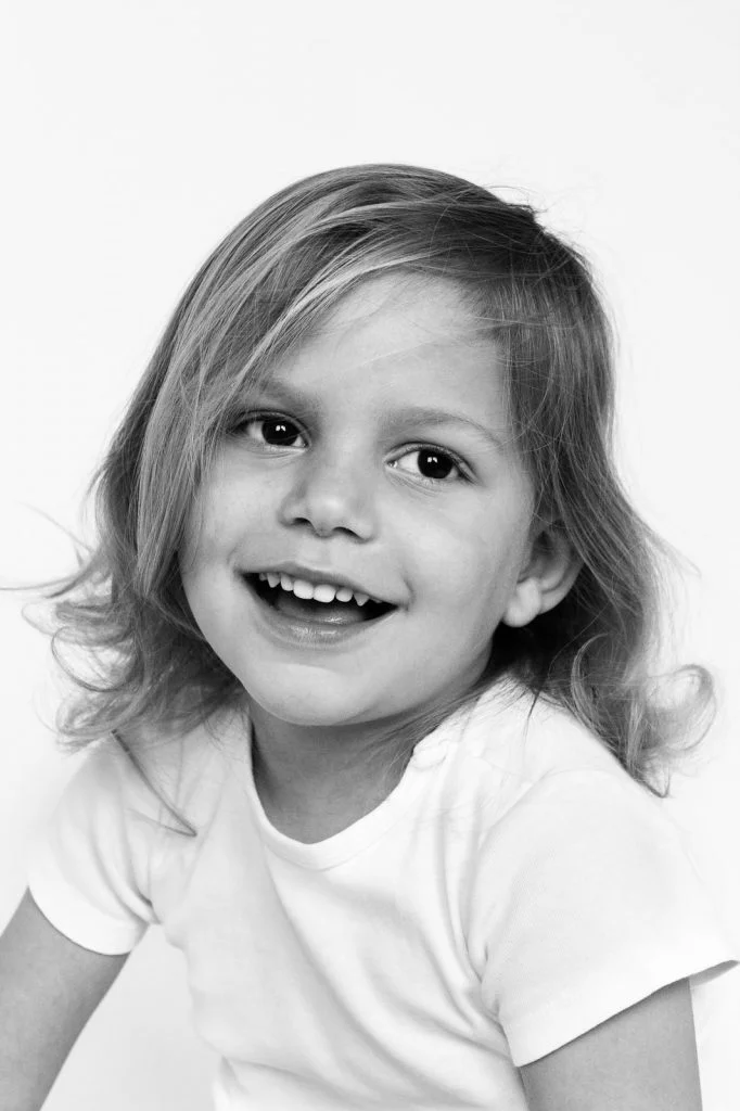 Close-up vom Kindergesicht bei der Familienfotografie und Kinderfotografie mit Tageslicht in Hamburg