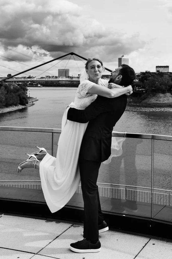 Hochzeitsportraits in Düsseldorf am Rhein