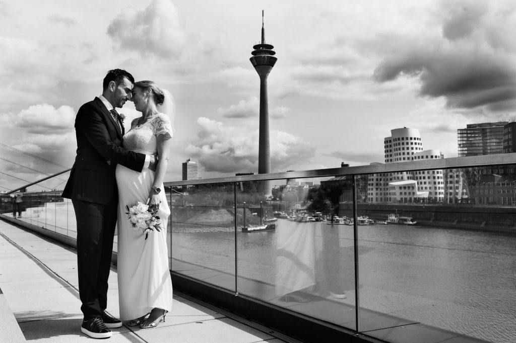 Hochzeitsportraits in Düsseldorf am Rhein